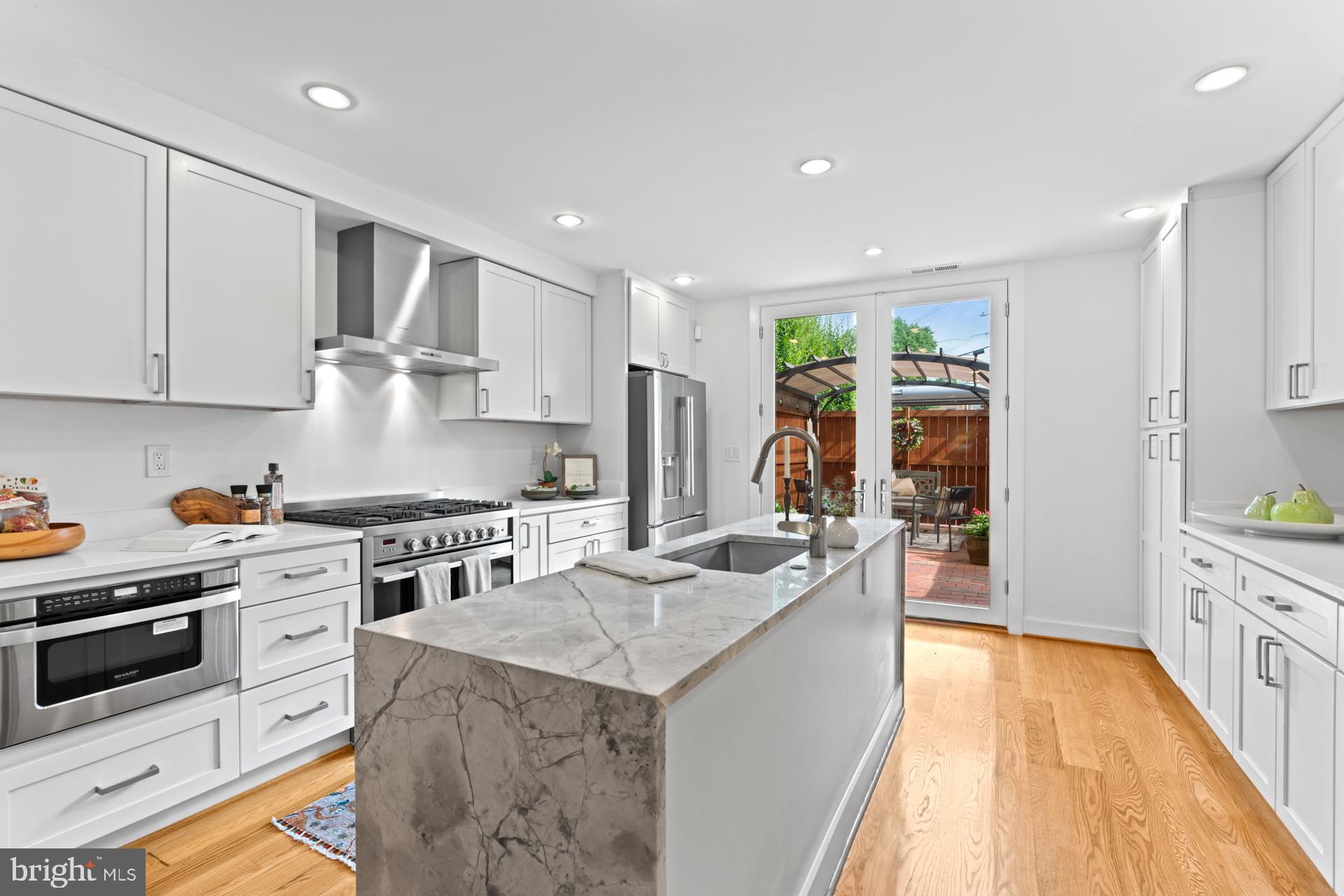 320 A St NE