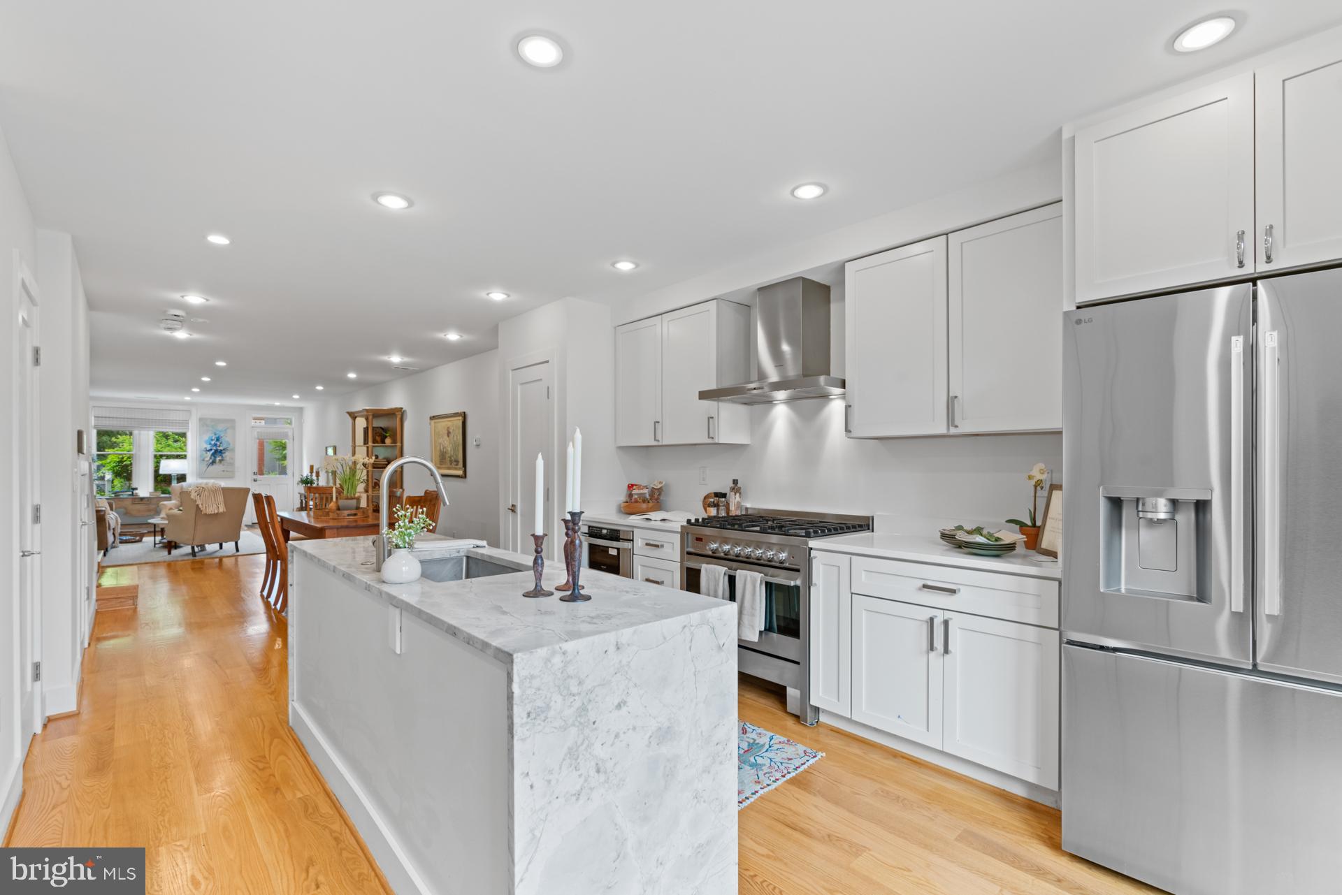 320 A St NE
