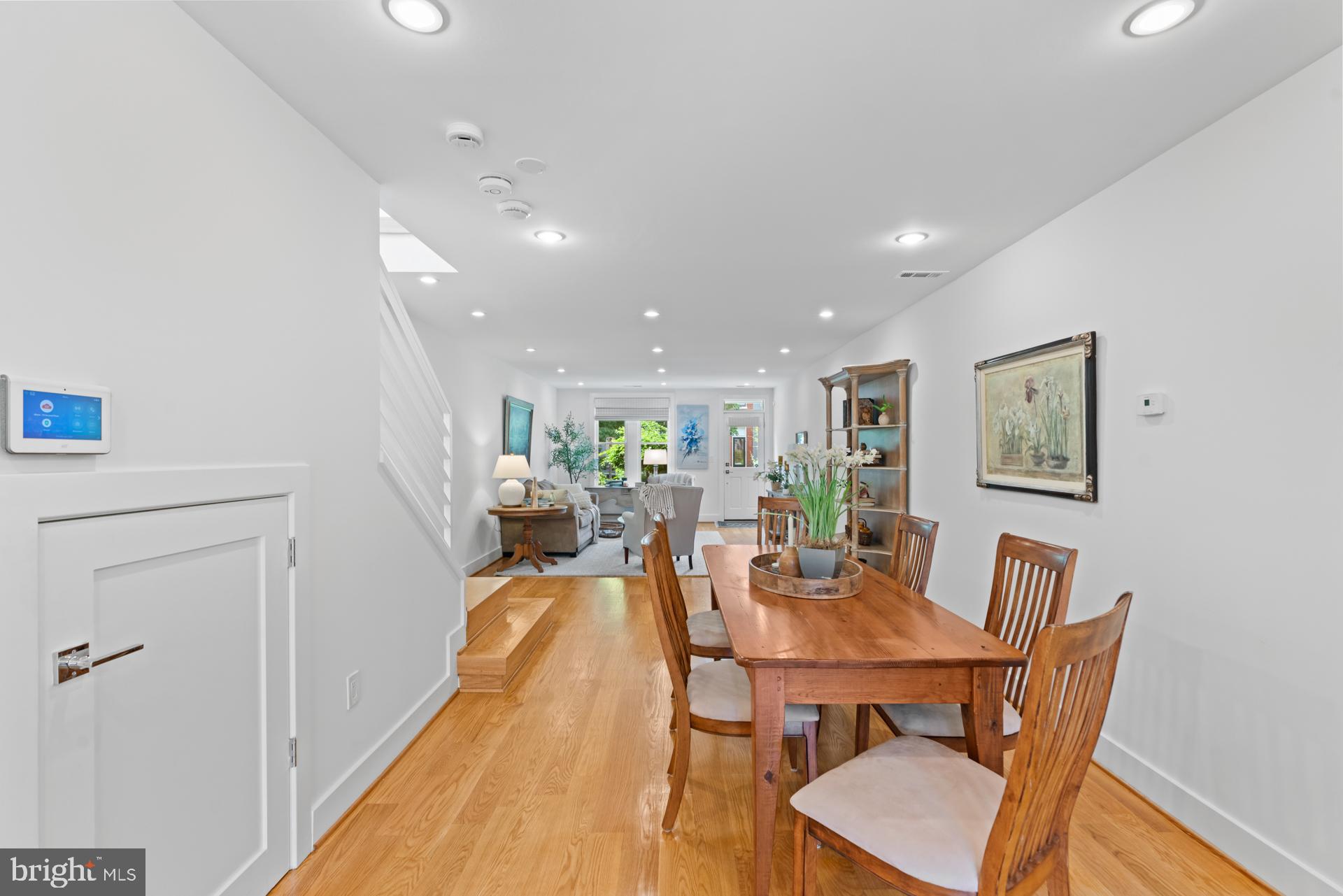 320 A St NE
