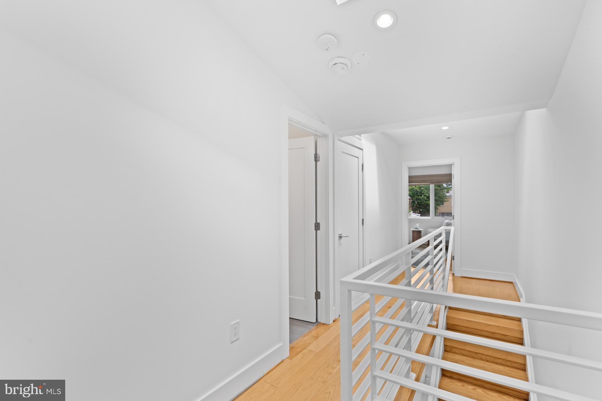 320 A St NE