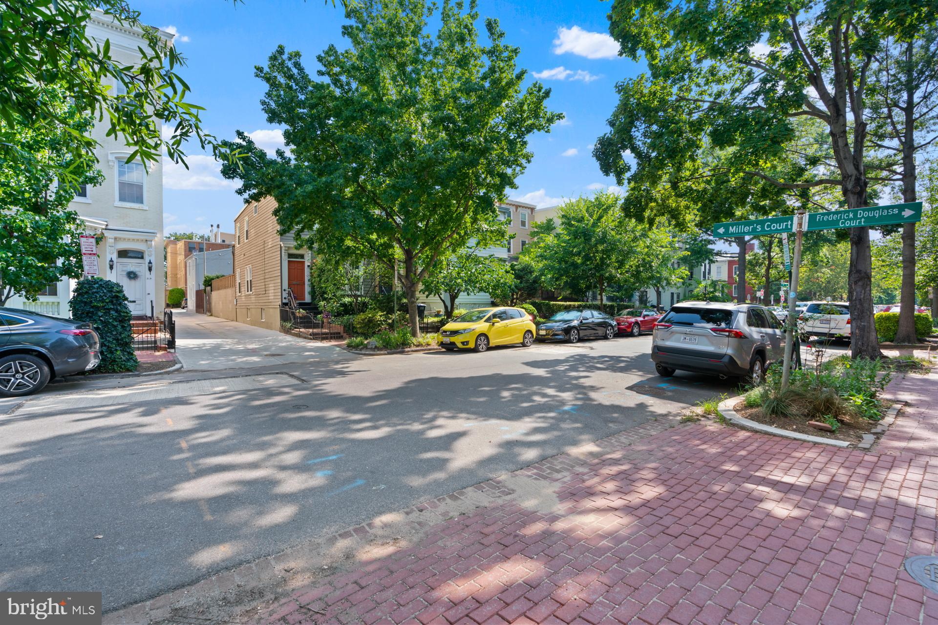 320 A St NE