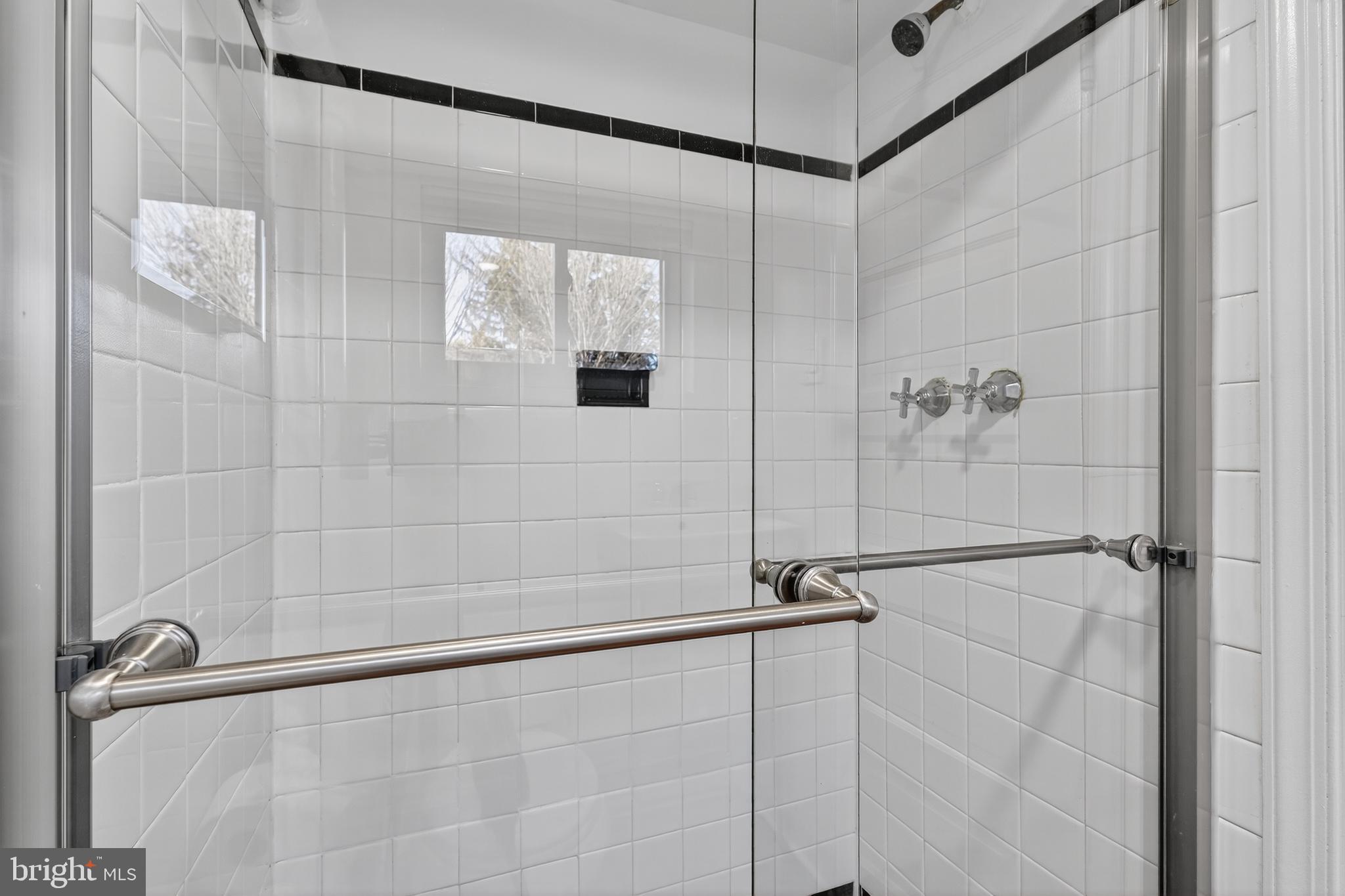 31 MCDONALD PLACE NE