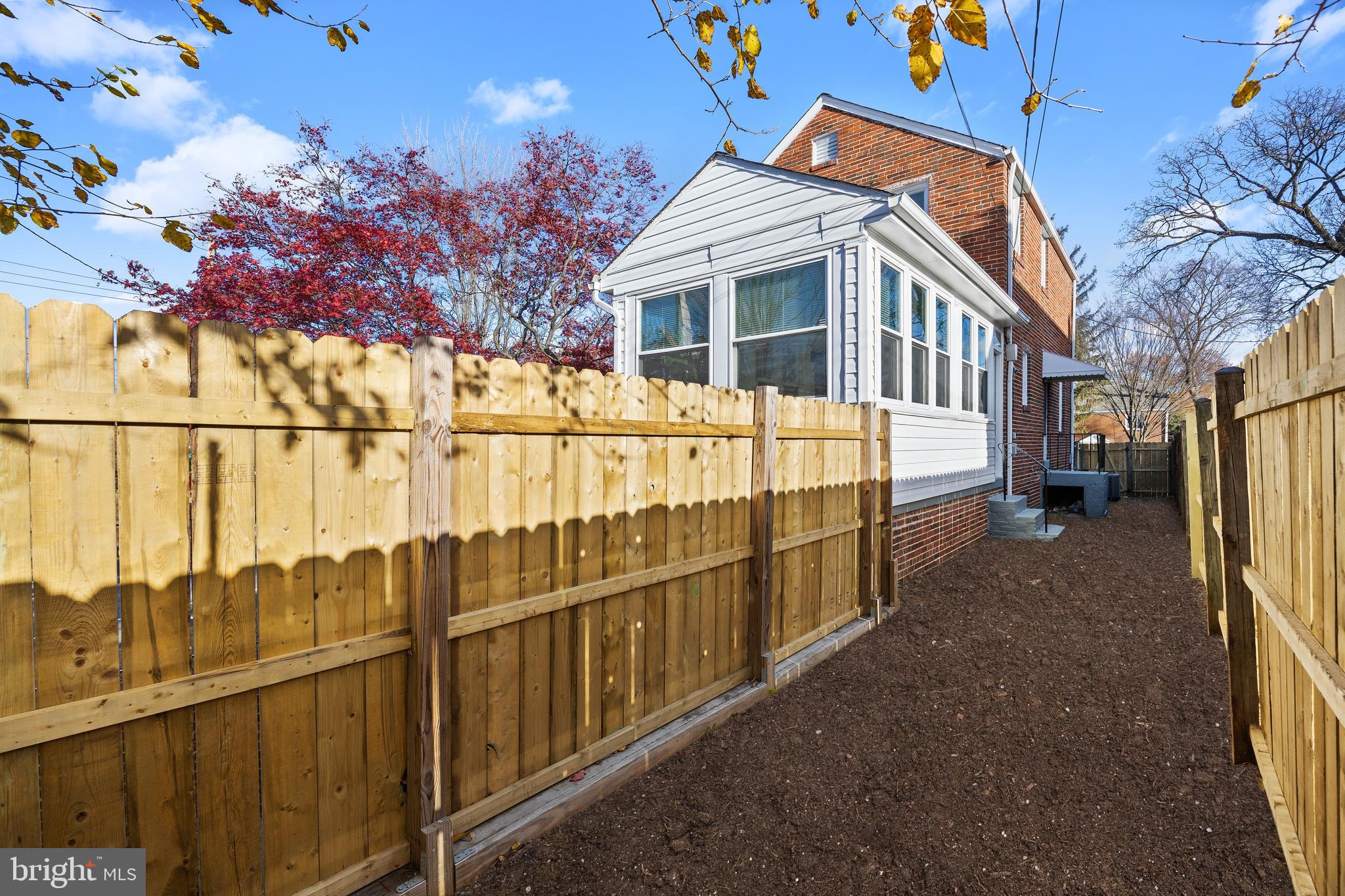 31 MCDONALD PLACE NE