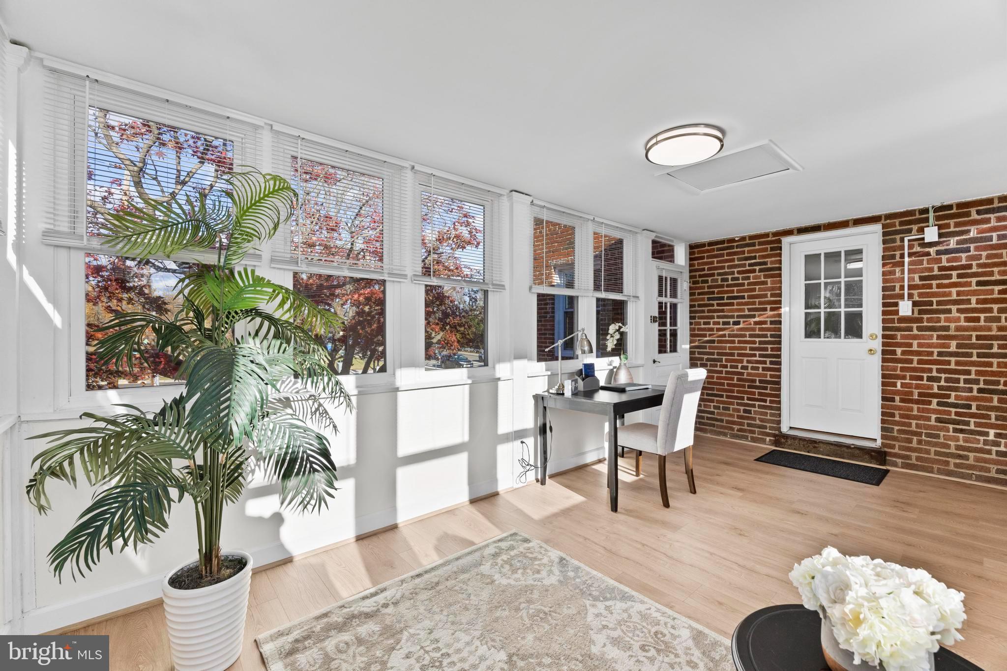 31 MCDONALD PLACE NE