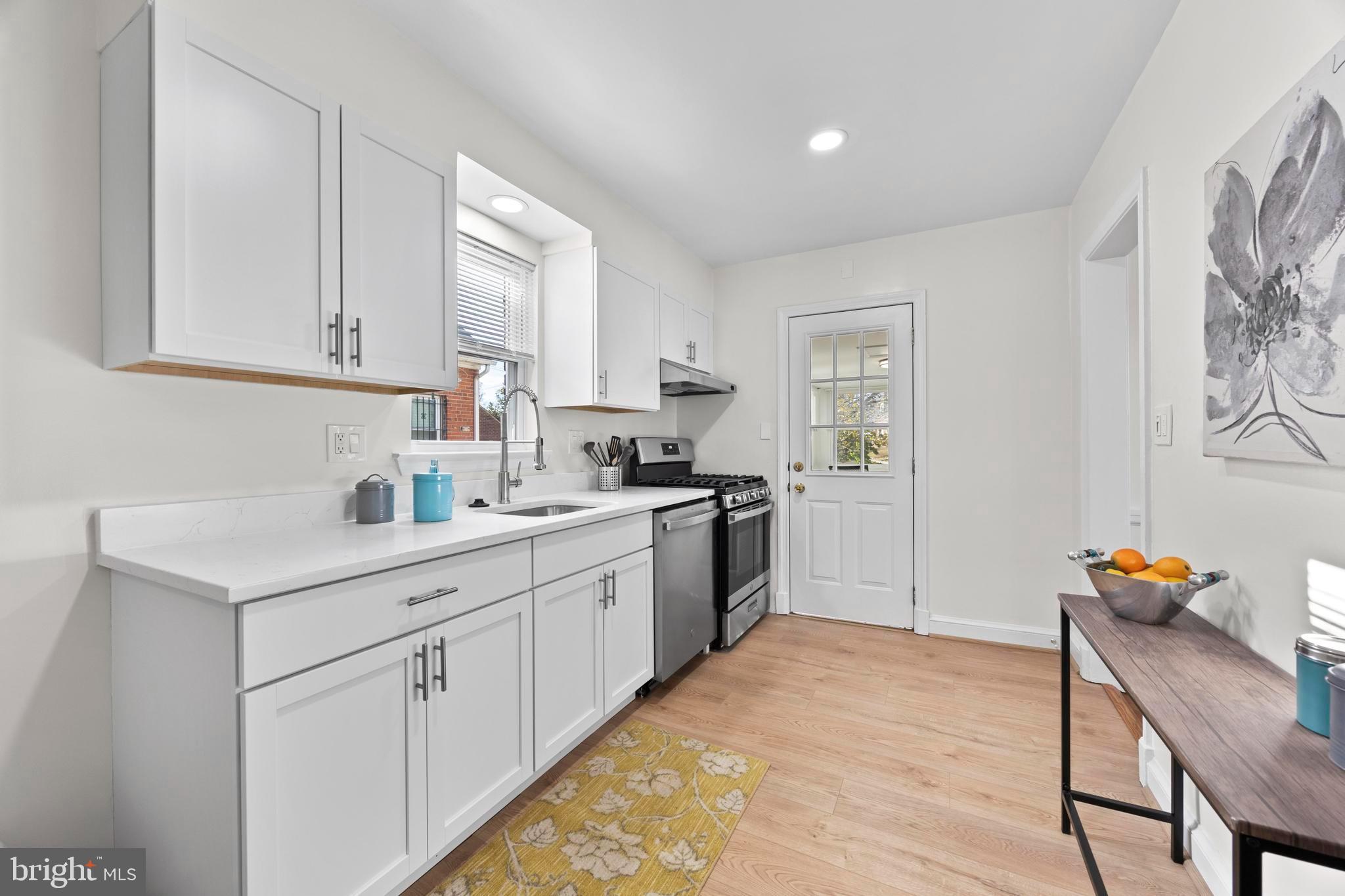 31 MCDONALD PLACE NE