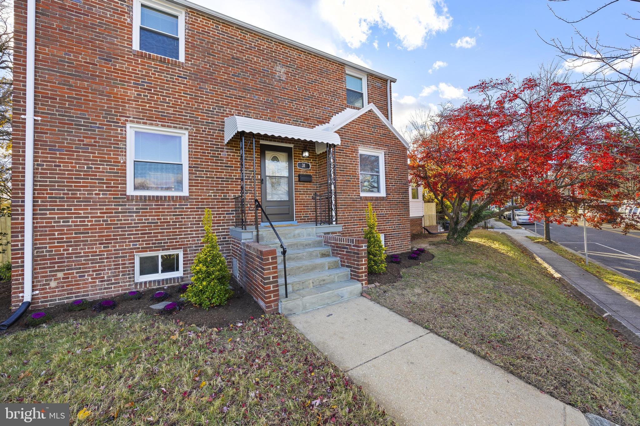 31 MCDONALD PLACE NE