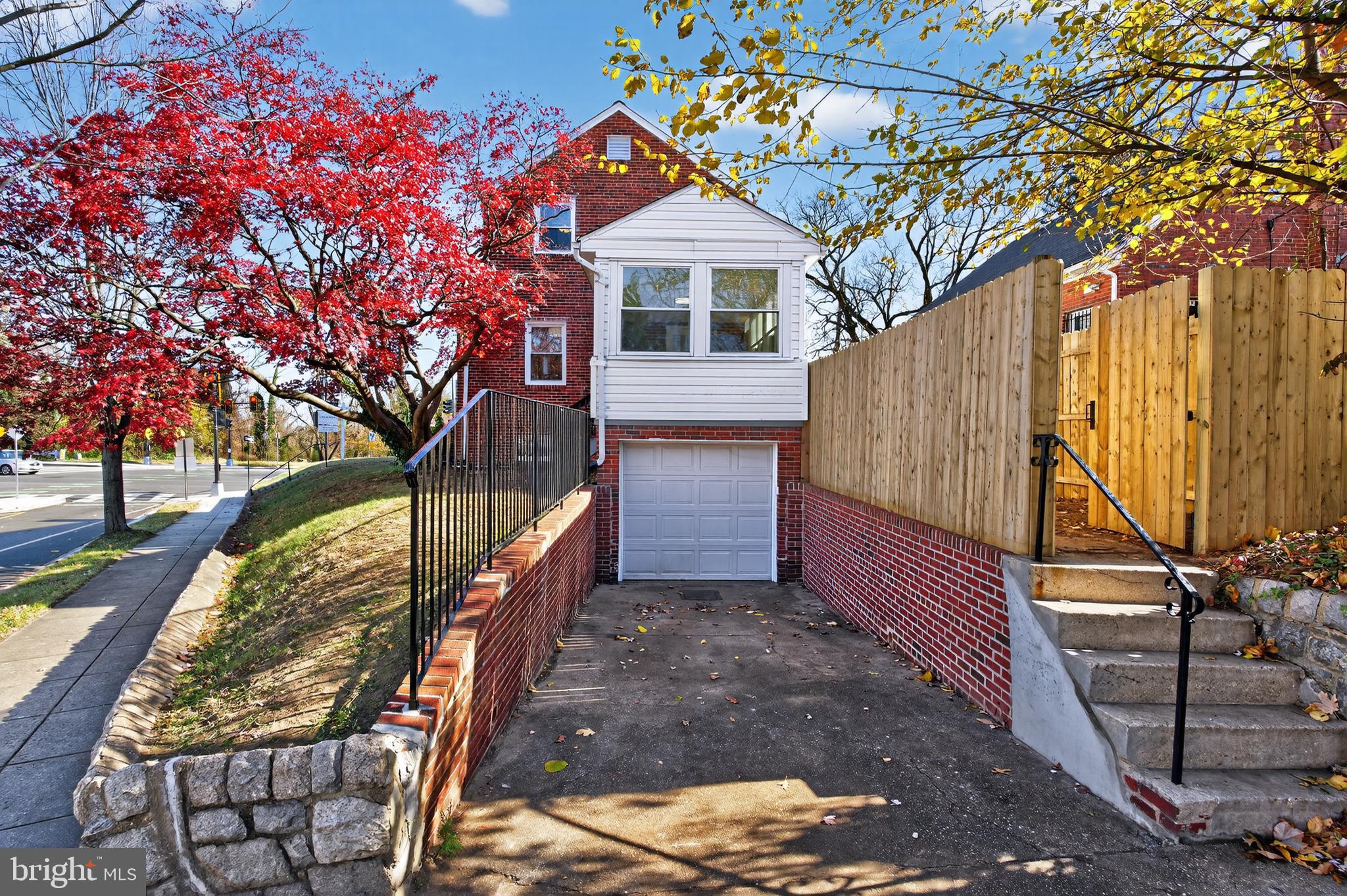 31 MCDONALD PLACE NE