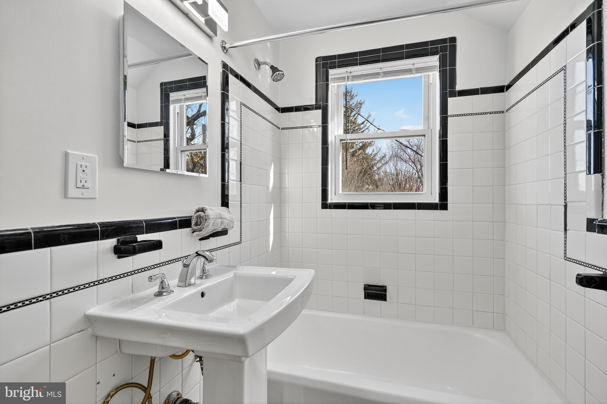 31 MCDONALD PLACE NE