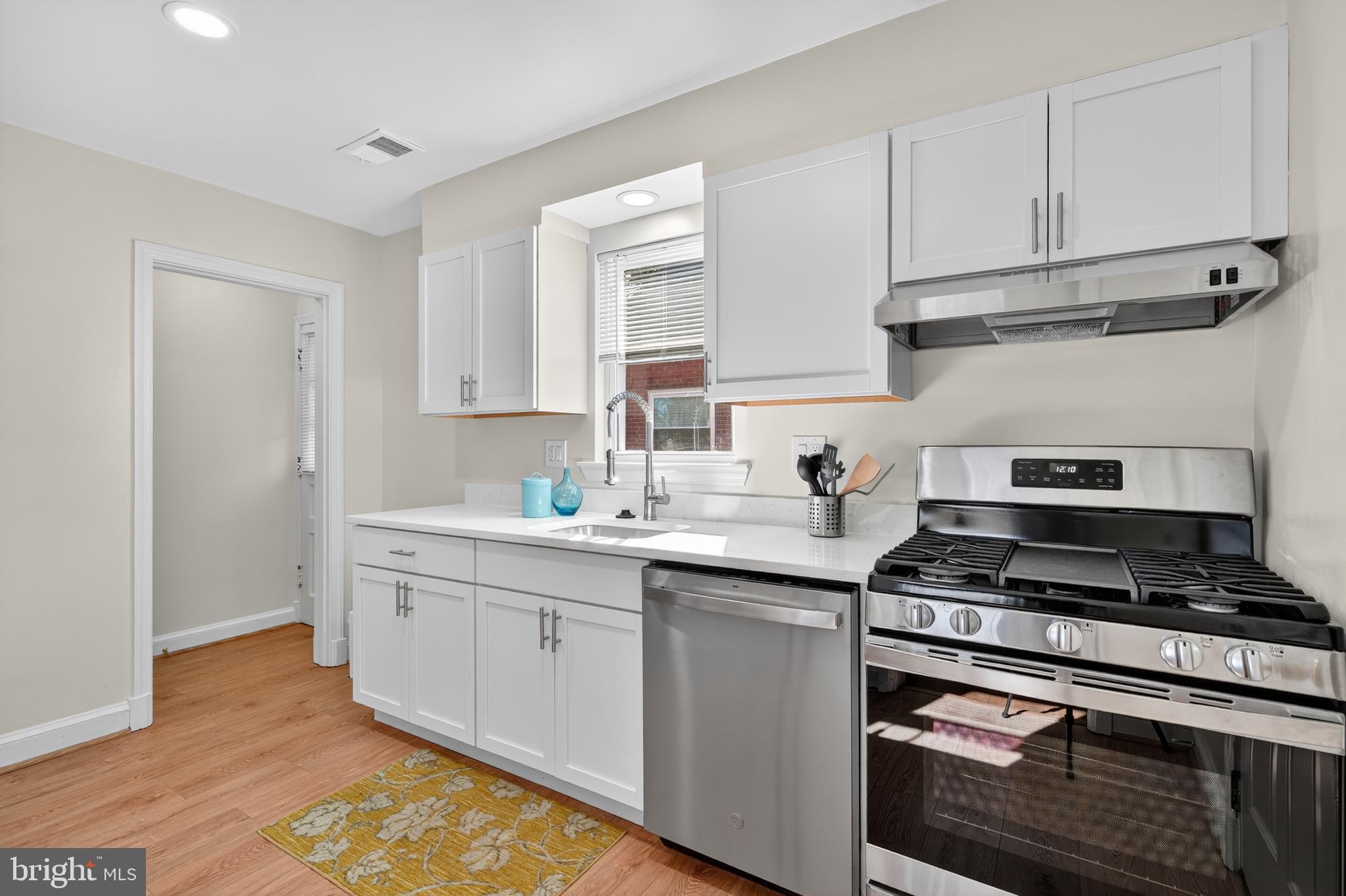 31 MCDONALD PLACE NE