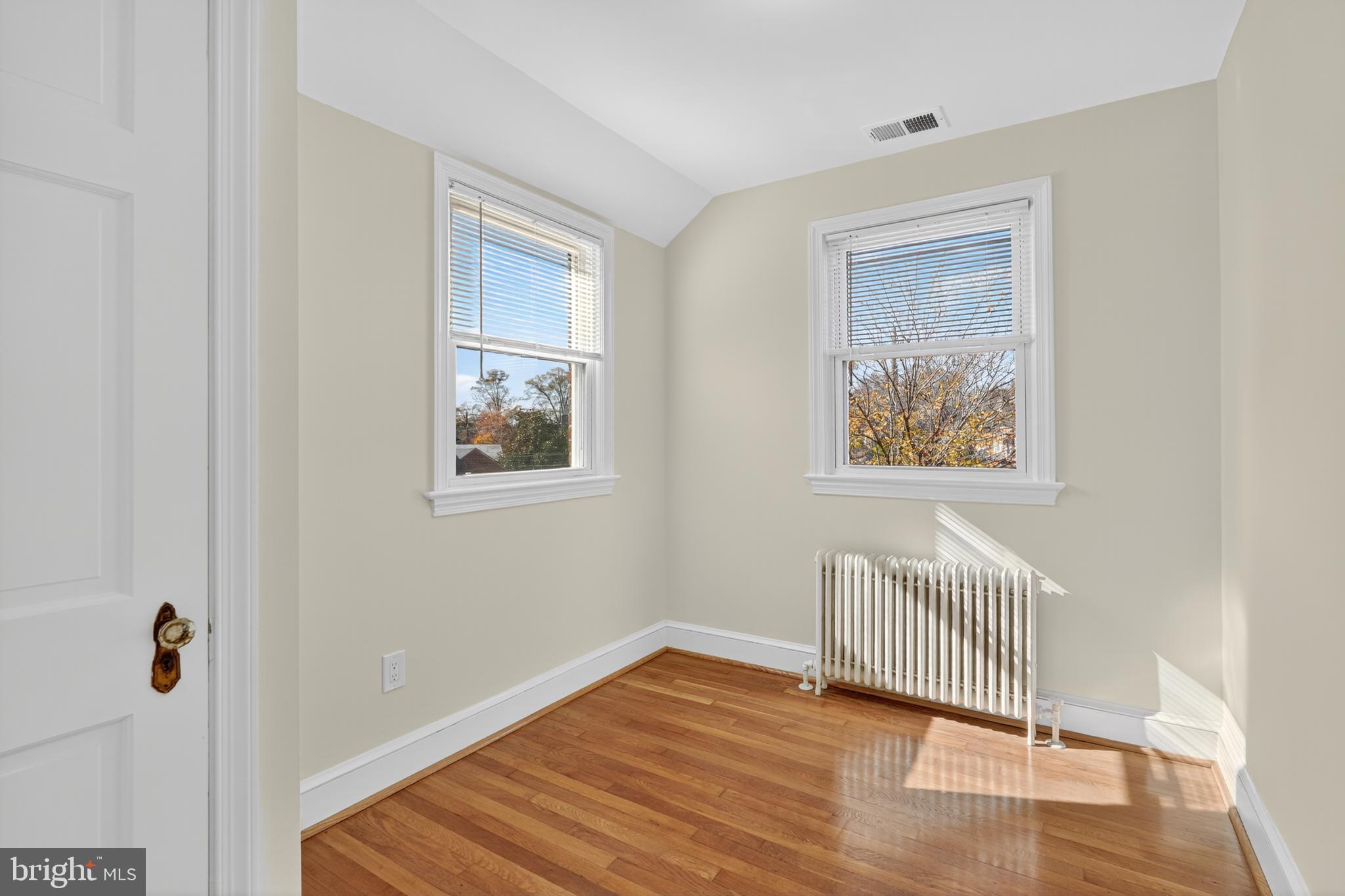 31 MCDONALD PLACE NE