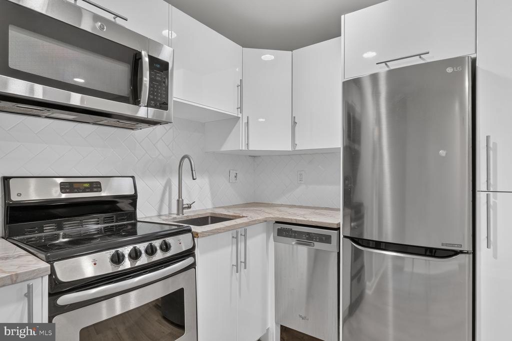 451 M STREET NW Unit: B