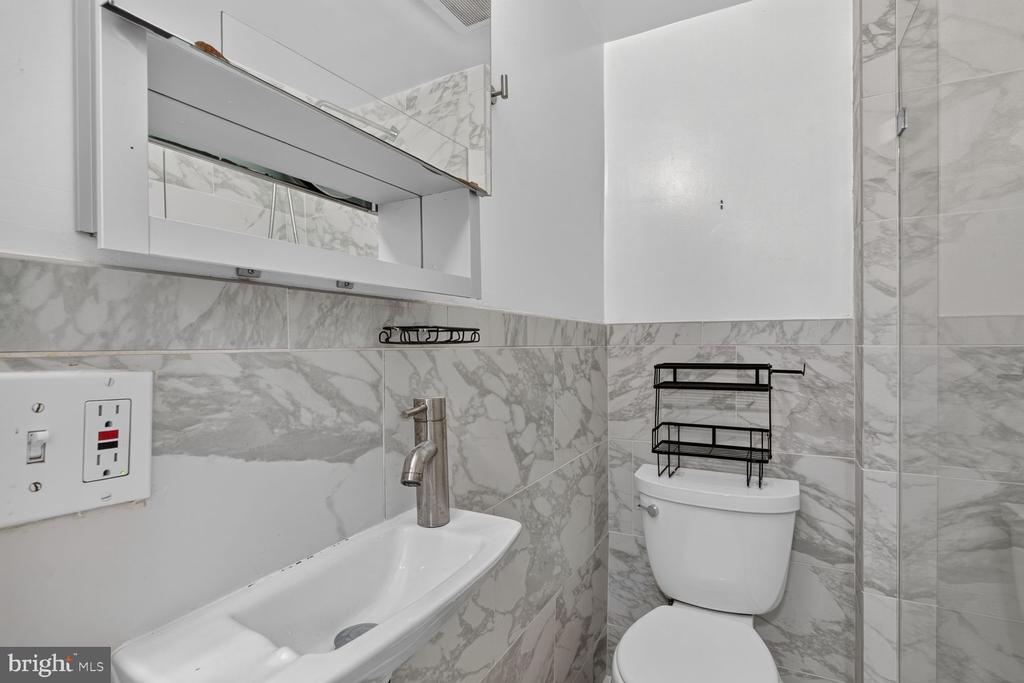 451 M STREET NW Unit: B