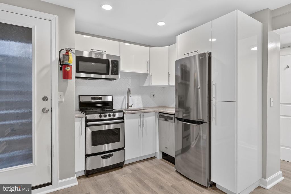 451 M STREET NW Unit: B