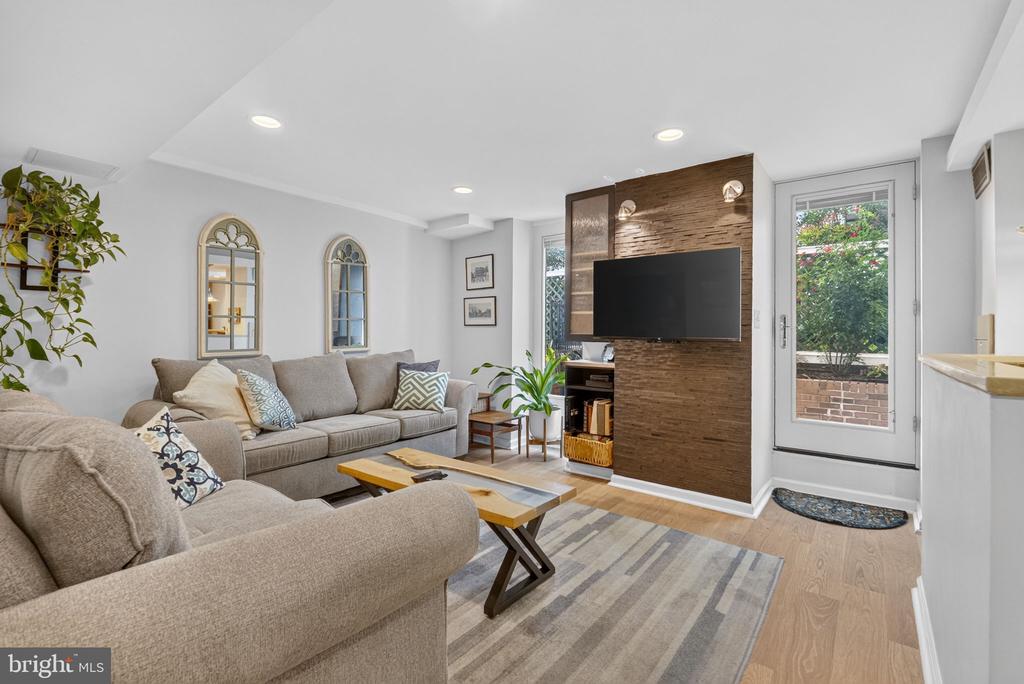 2123 CALIFORNIA STREET NW Unit: A4
