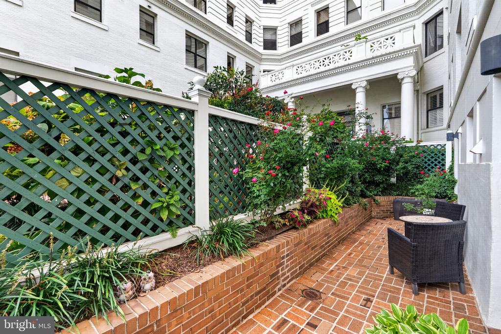 2123 CALIFORNIA STREET NW Unit: A4