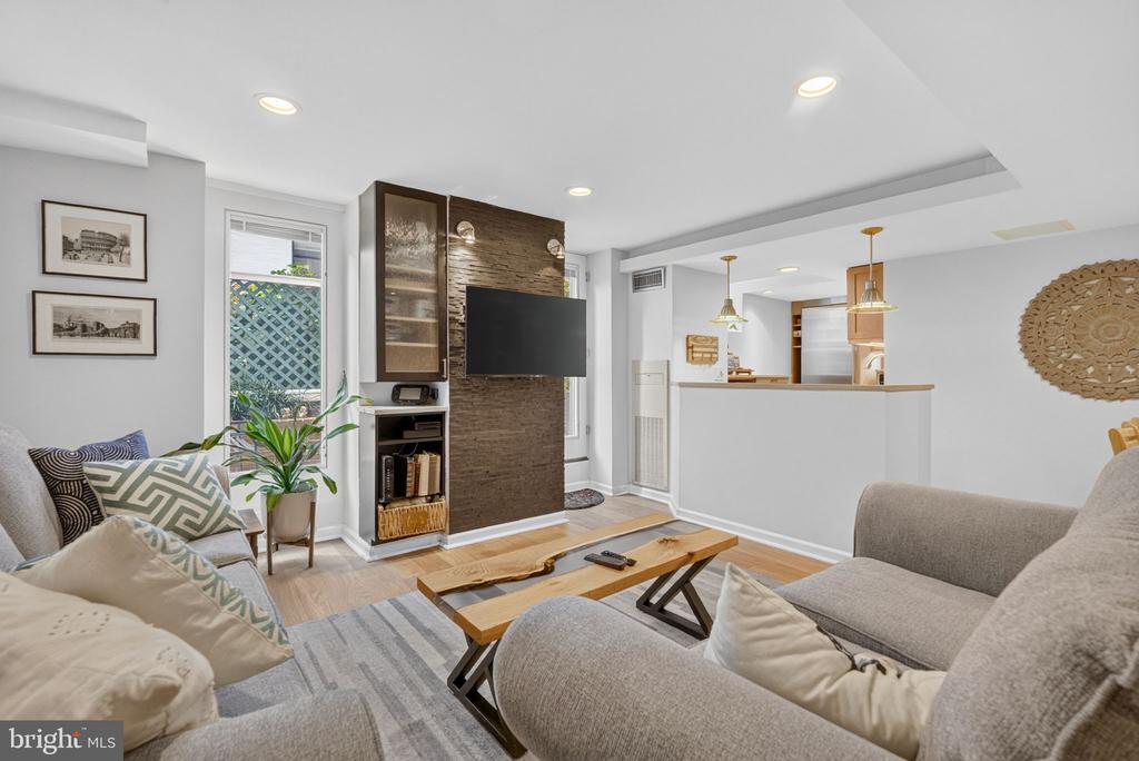 2123 CALIFORNIA STREET NW Unit: A4