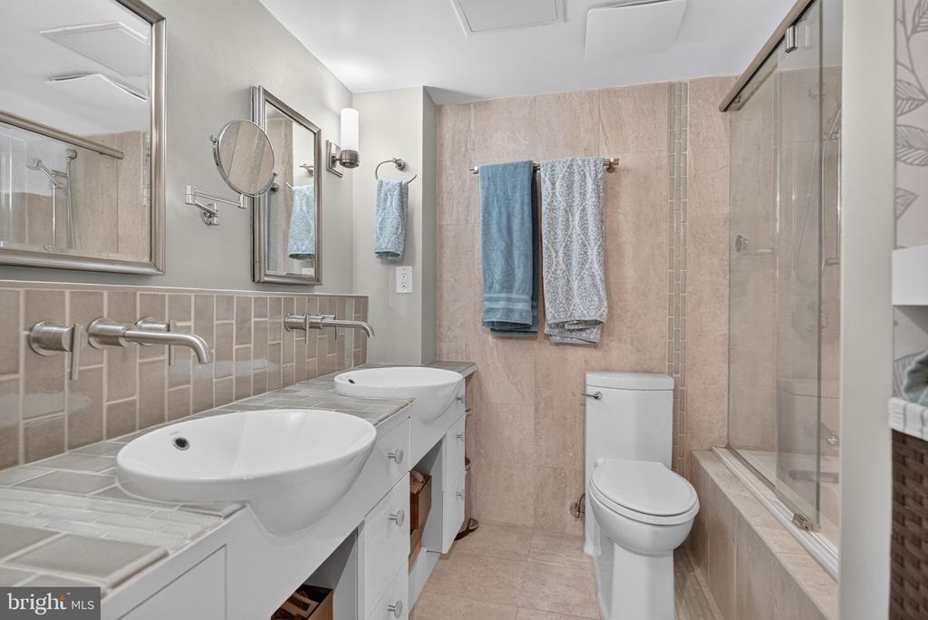 2123 CALIFORNIA STREET NW Unit: A4