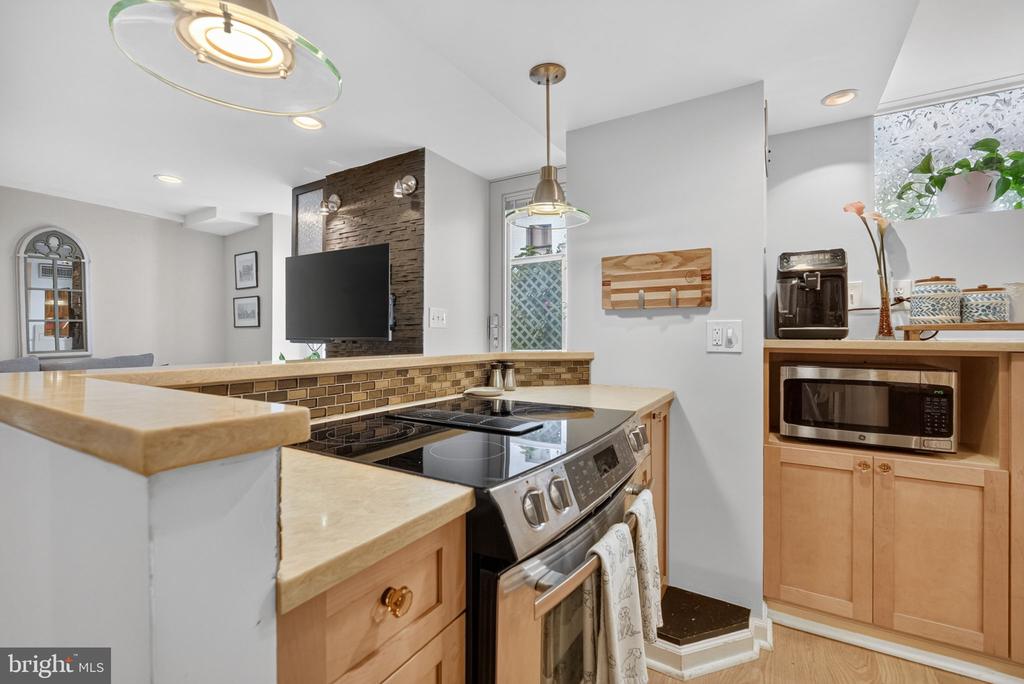 2123 CALIFORNIA STREET NW Unit: A4