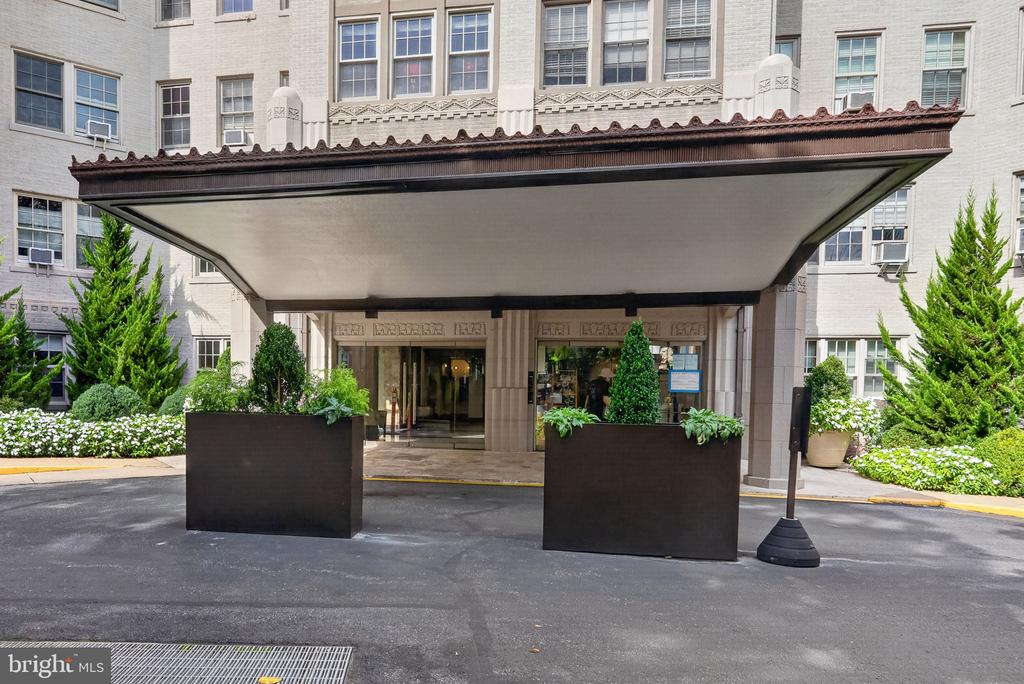 2737 DEVONSHIRE PLACE NW Unit: 127
