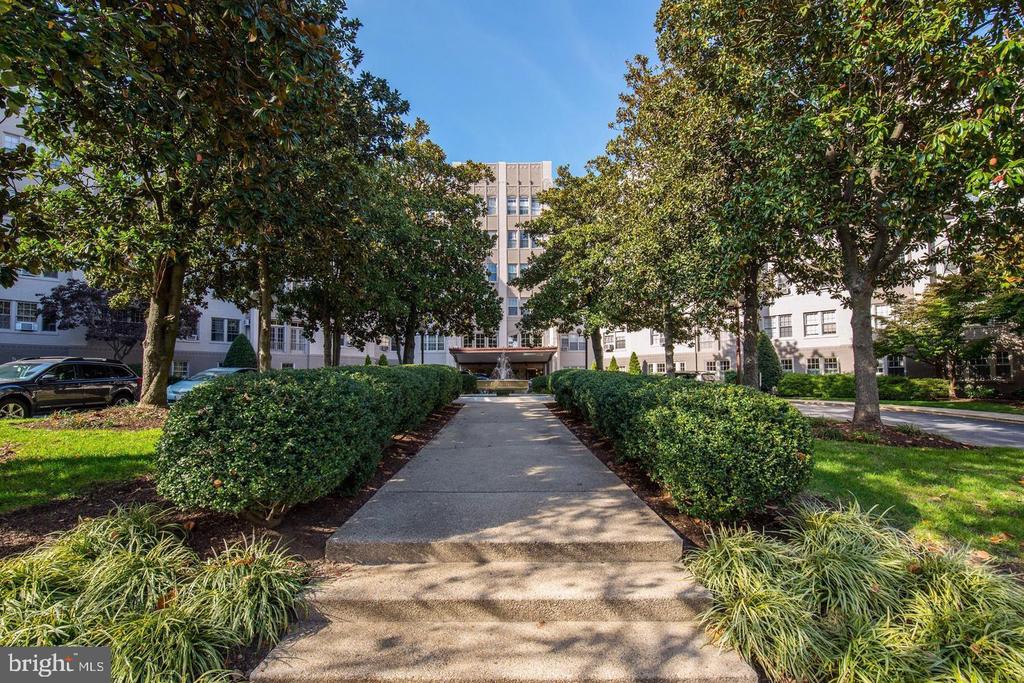 2737 DEVONSHIRE PLACE NW Unit: 127