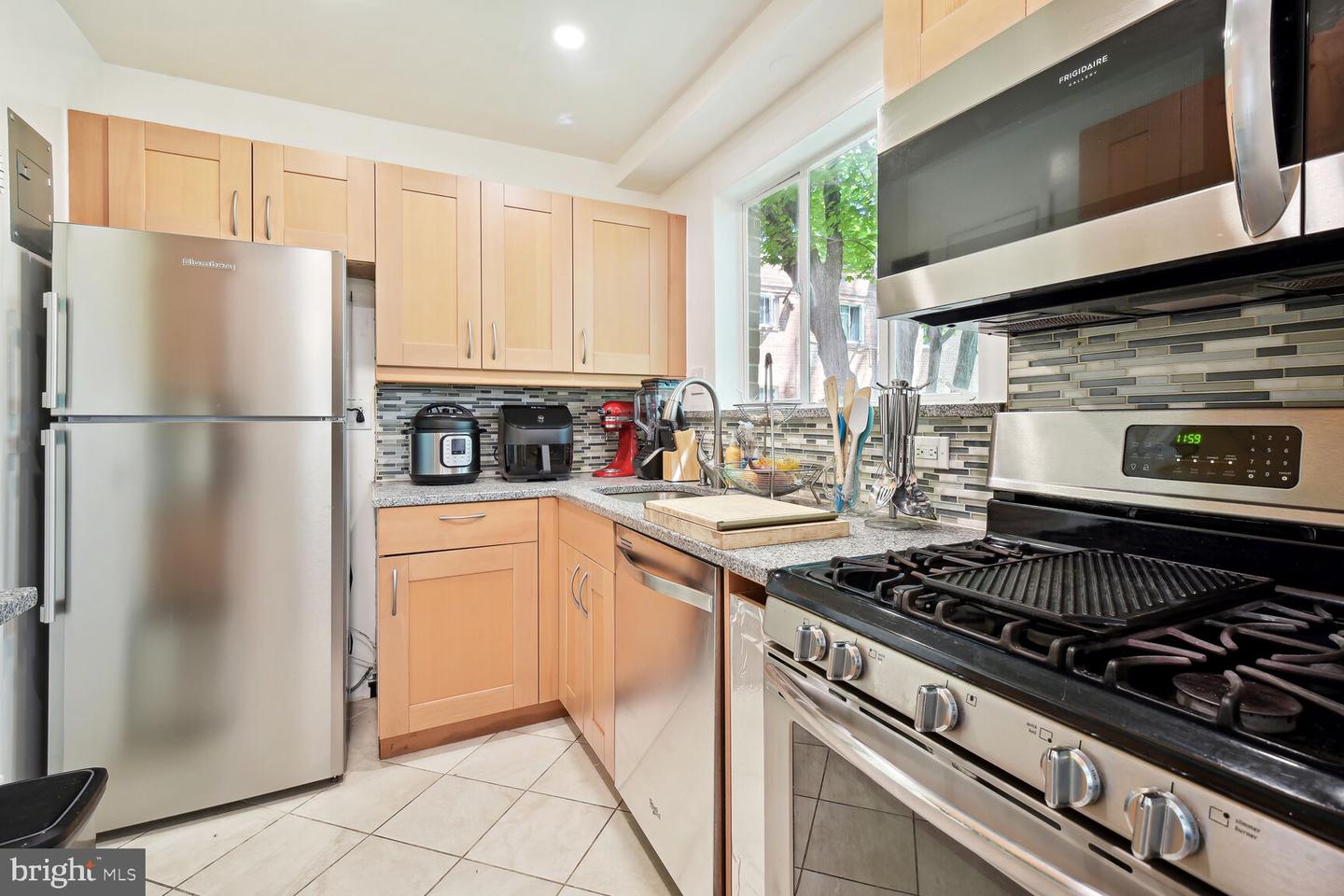 10315 Montrose Ave #102