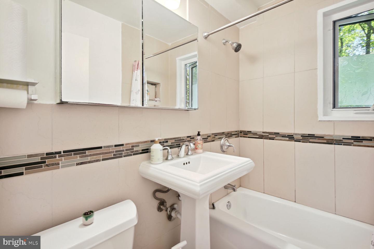 10315 Montrose Ave #102