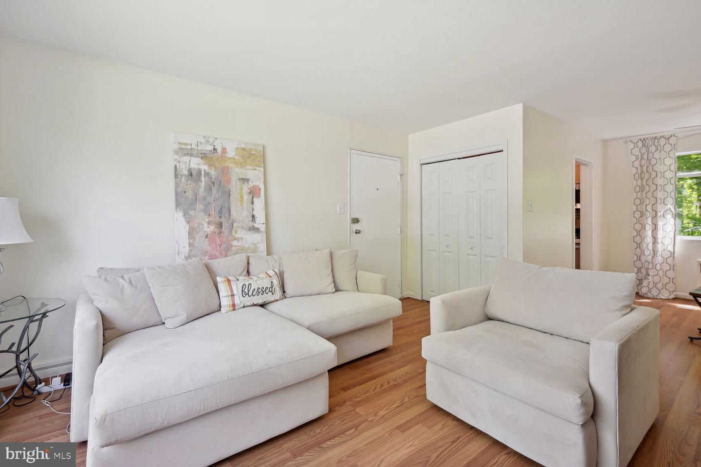 10315 Montrose Ave #102