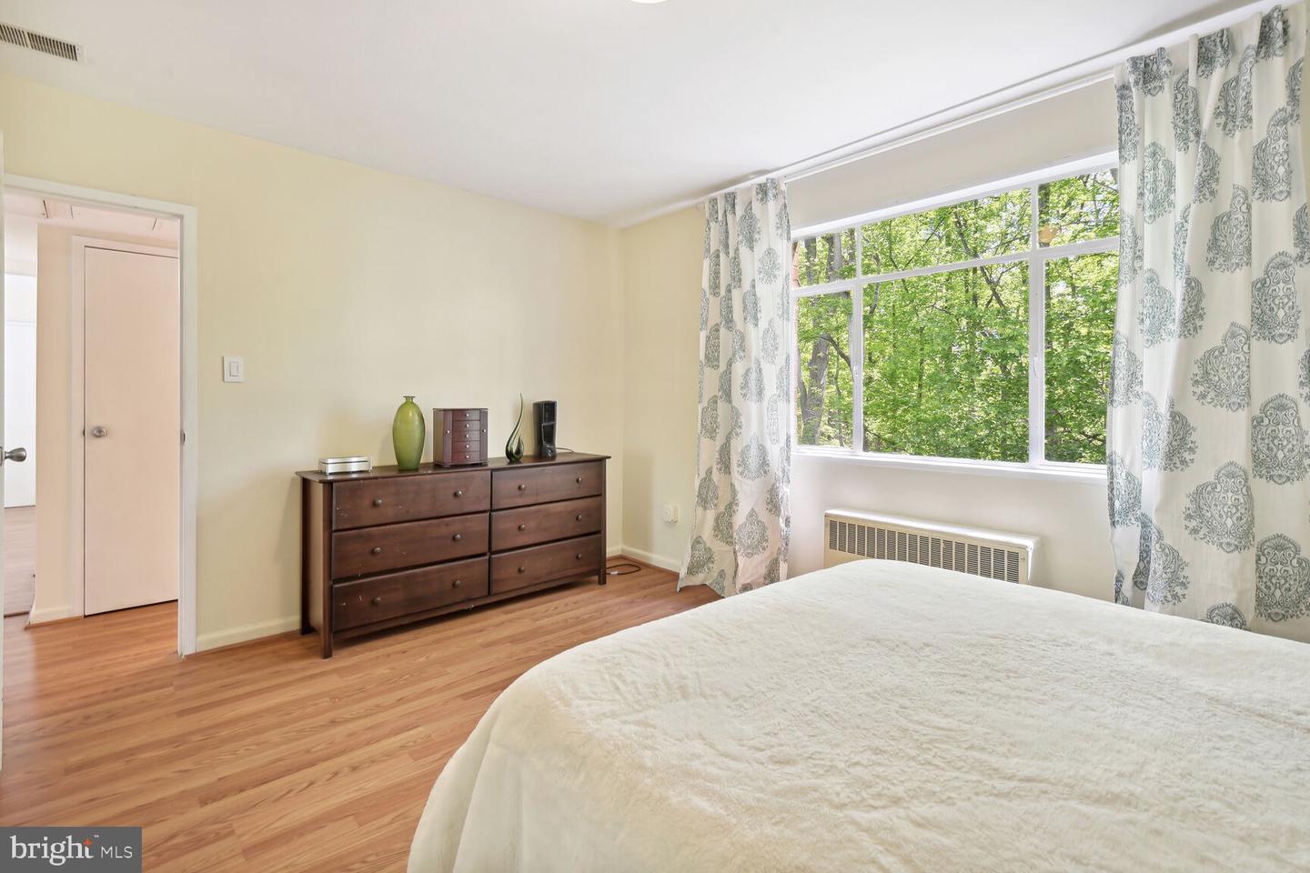 10315 Montrose Ave #102