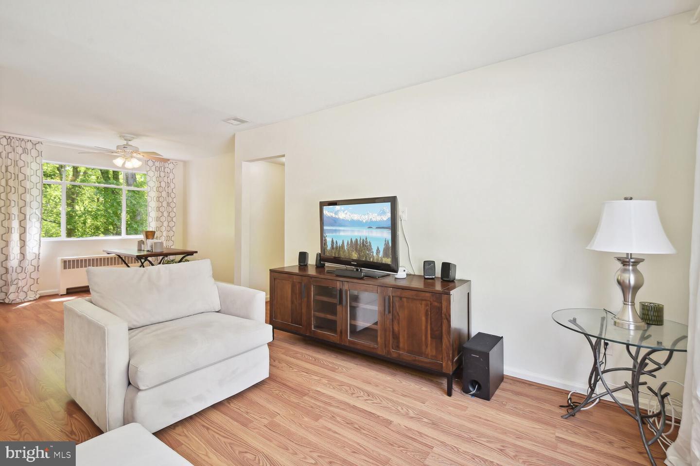 10315 Montrose Ave #102