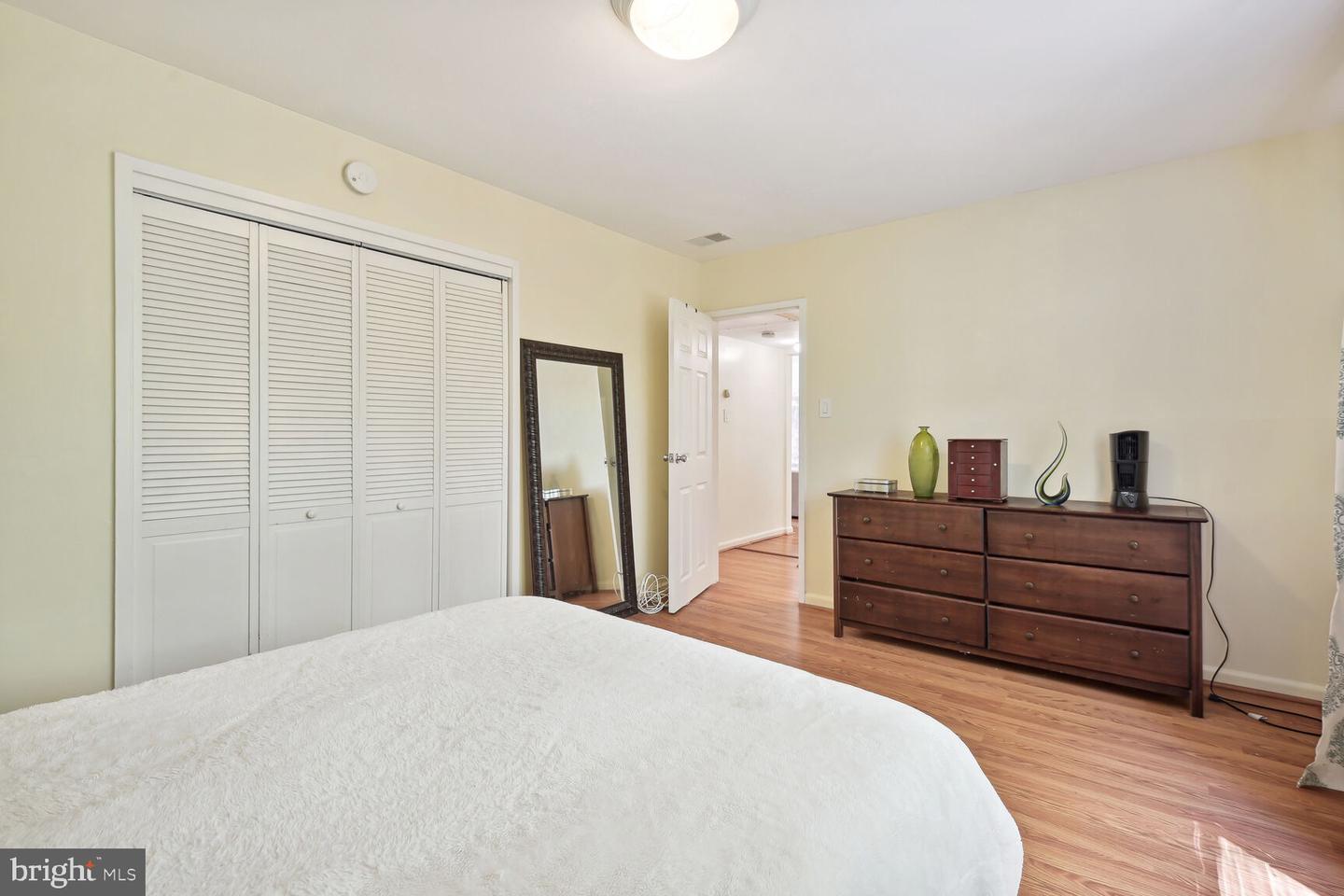 10315 Montrose Ave #102