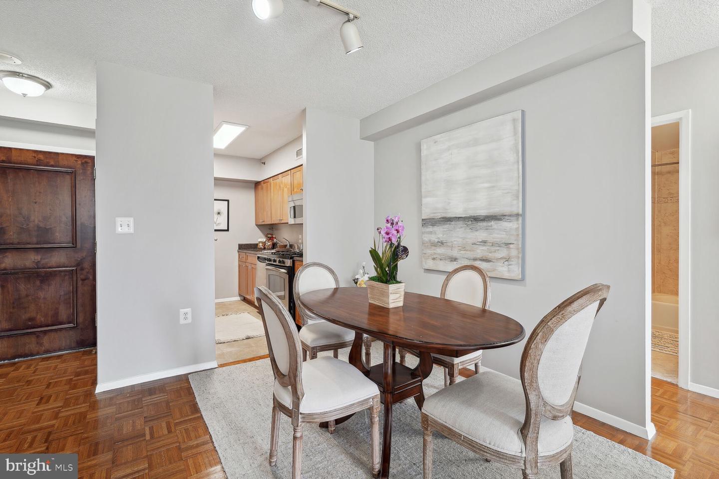 4801 Fairmont Ave #704