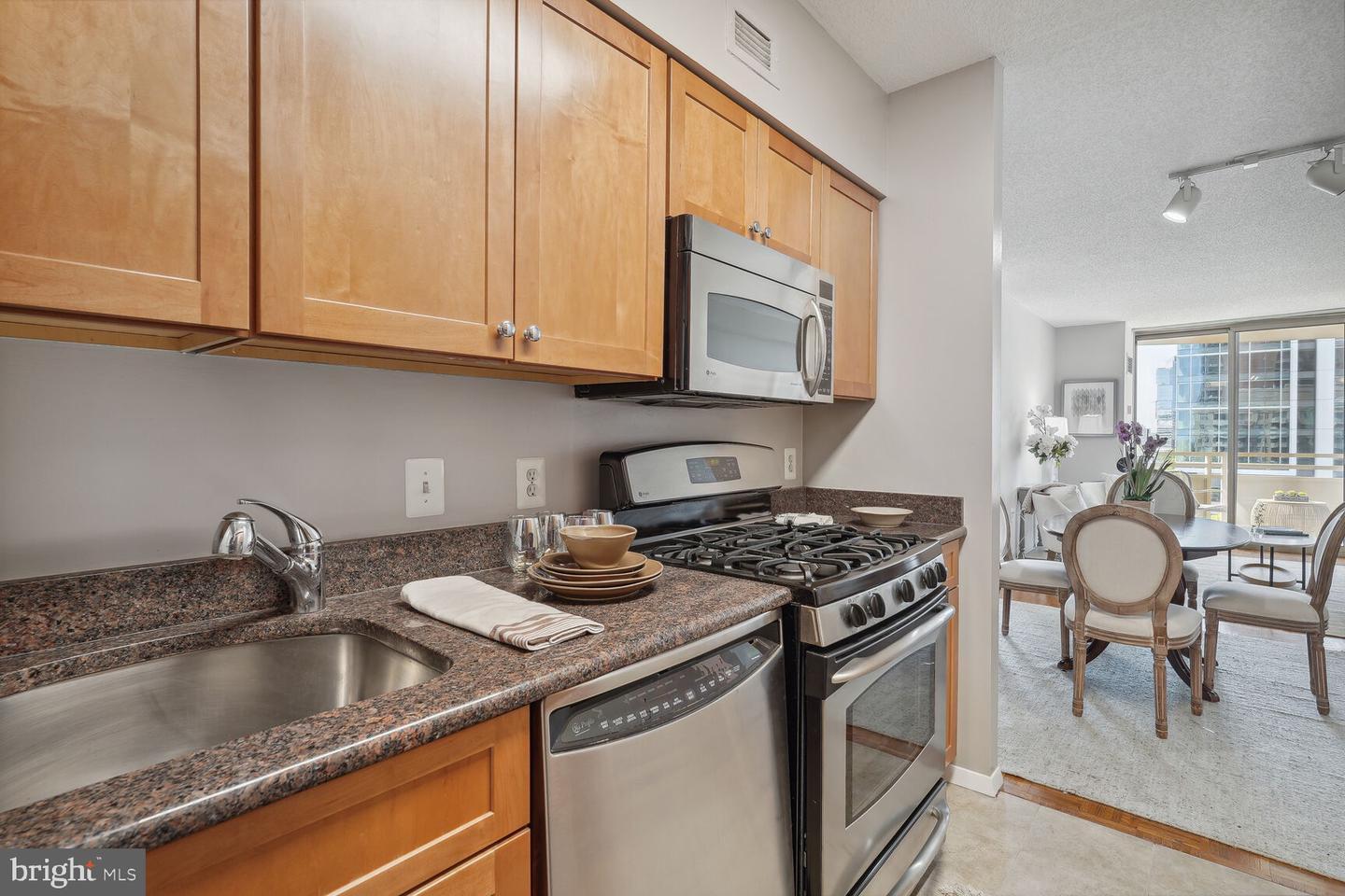4801 Fairmont Ave #704