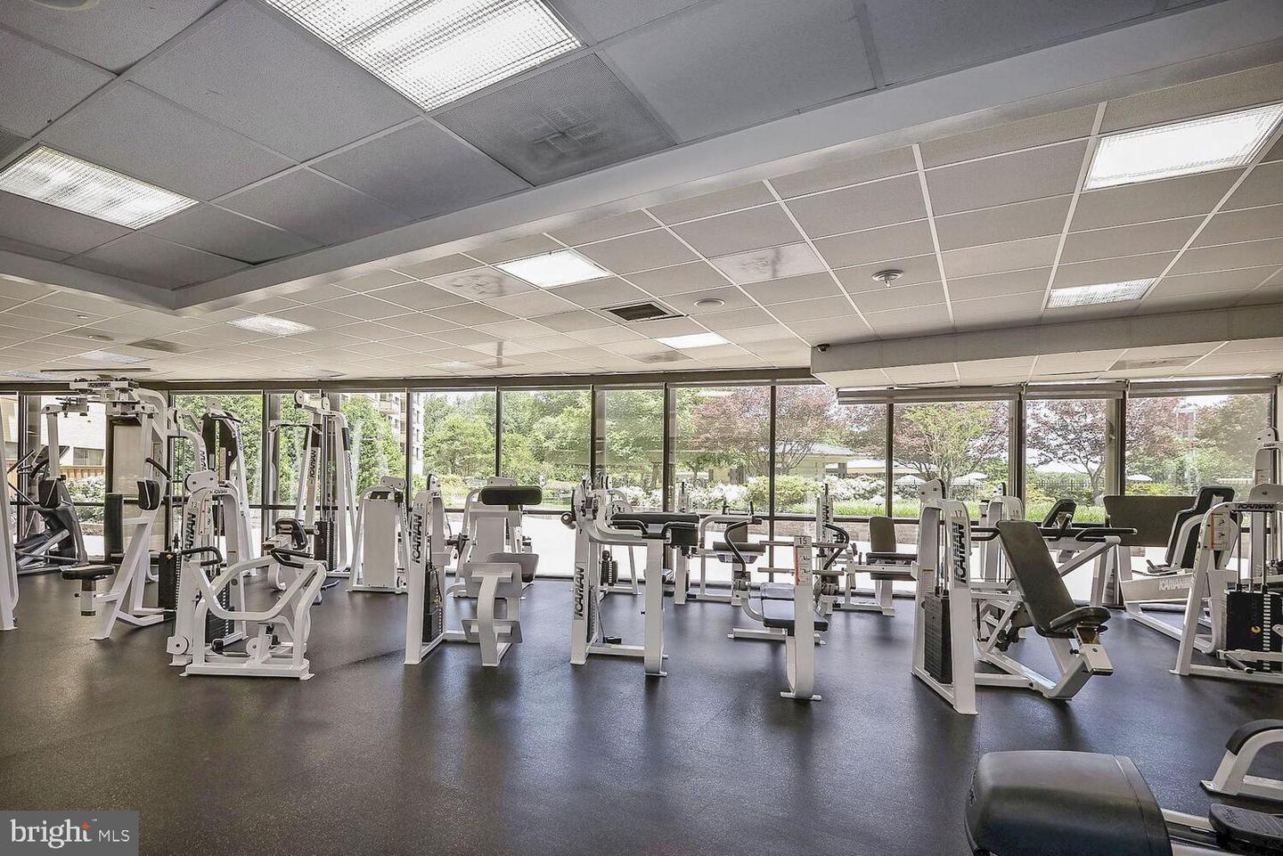 5225 Pooks Hill Rd #907s