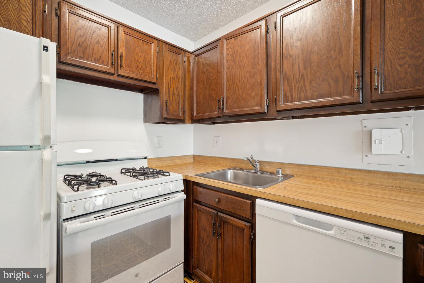 5225 Pooks Hill Rd #907s