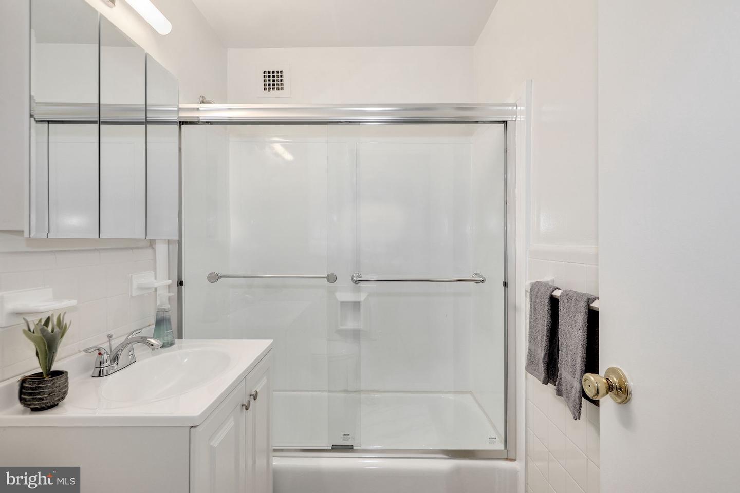5301 Westbard Cir #206