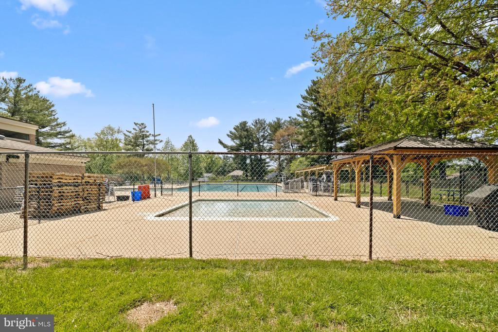 11125 Broad Green Dr