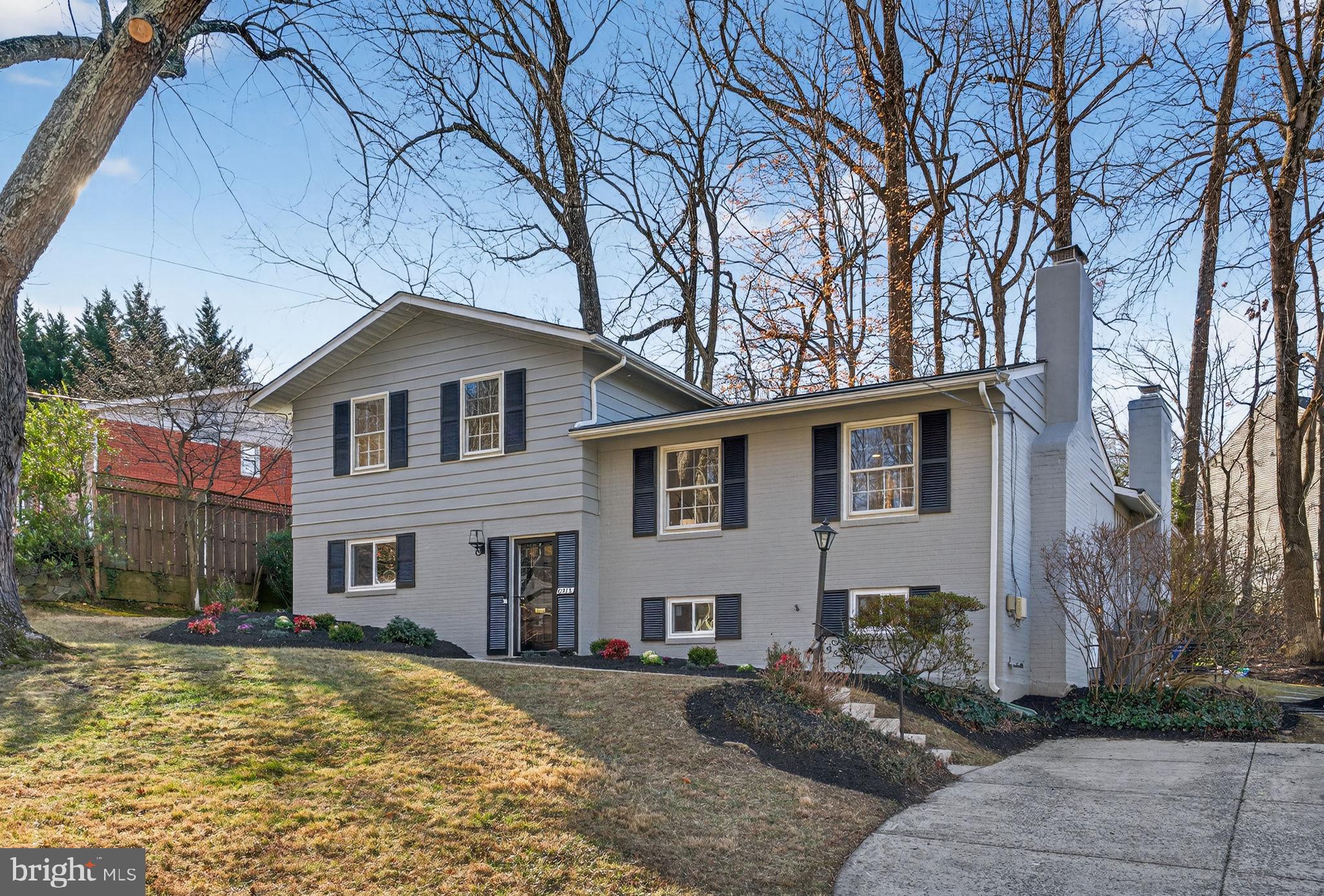 6813 WINTERBERRY LANE