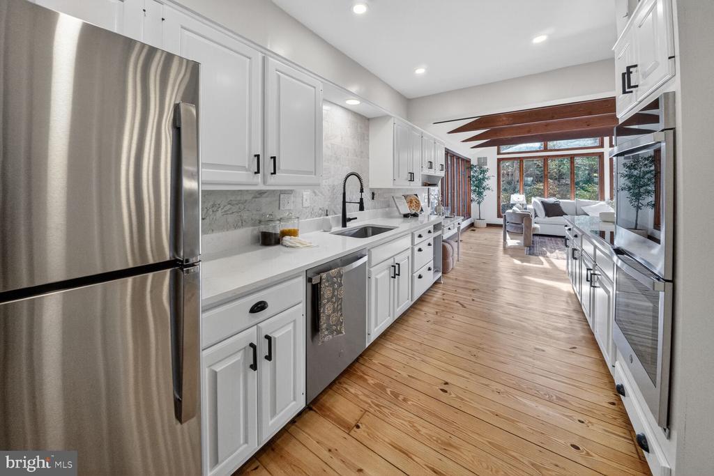 6813 WINTERBERRY LANE