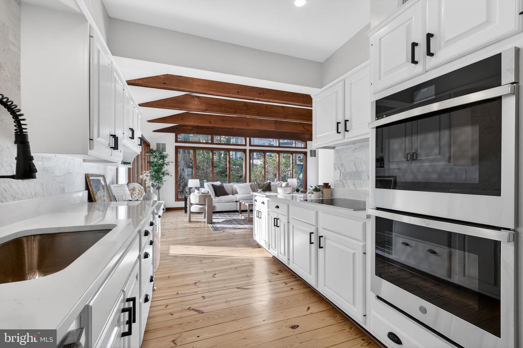 6813 WINTERBERRY LANE