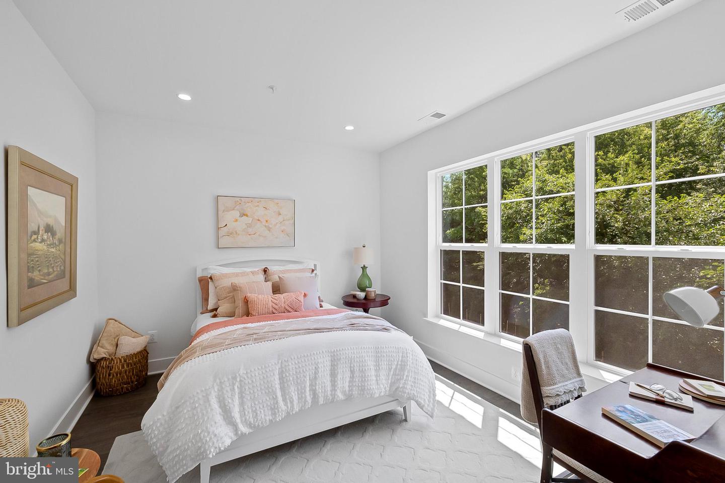 2550 Farmstead Dr