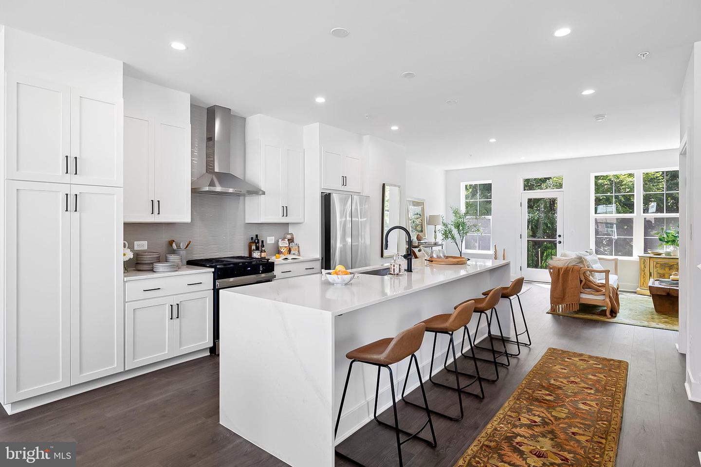 2550 Farmstead Dr