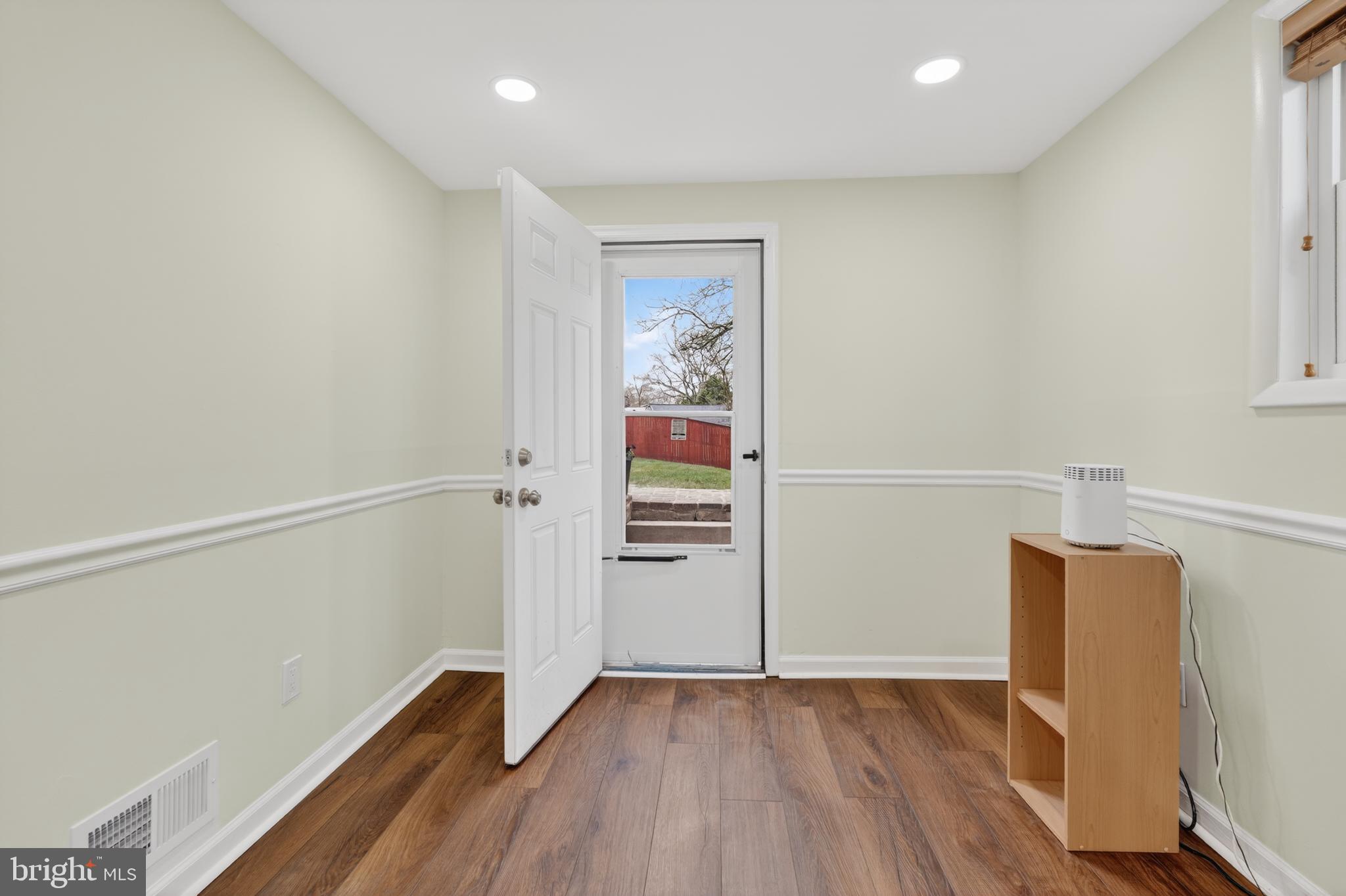 1132 LOXFORD TERRACE