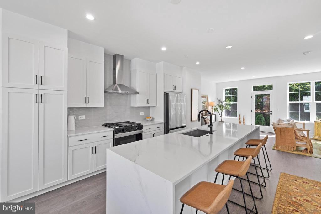 2550 FARMSTEAD DRIVE