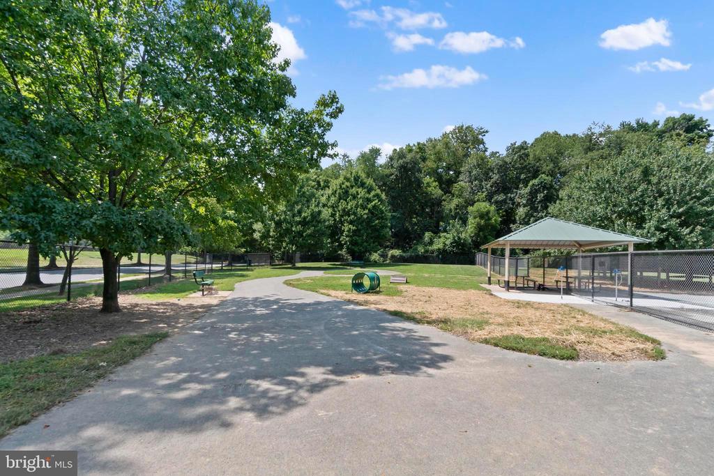 2550 FARMSTEAD DRIVE