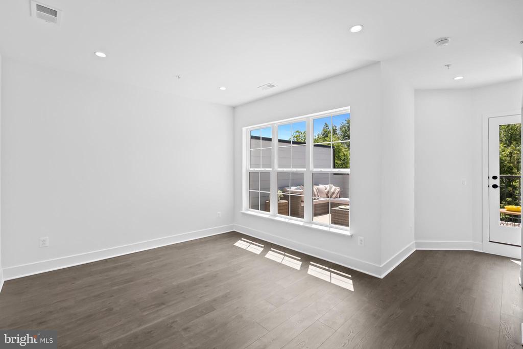 2550 FARMSTEAD DRIVE