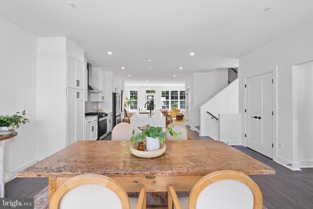 2550 FARMSTEAD DRIVE