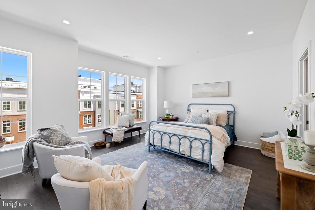 2550 FARMSTEAD DRIVE