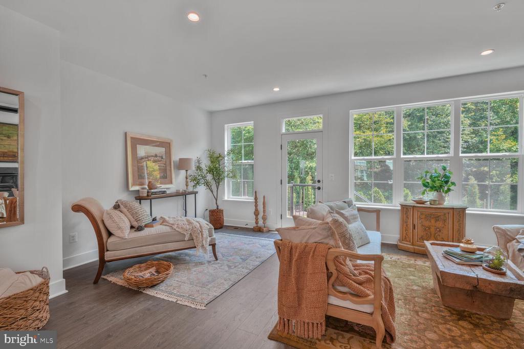 2550 FARMSTEAD DRIVE