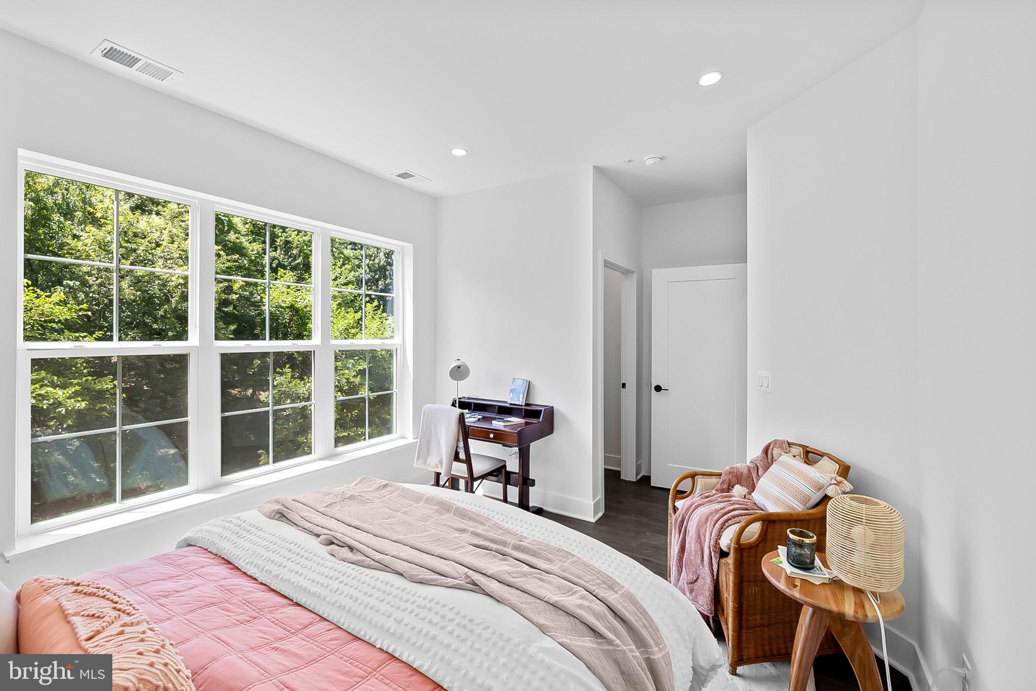 2550 FARMSTEAD DRIVE