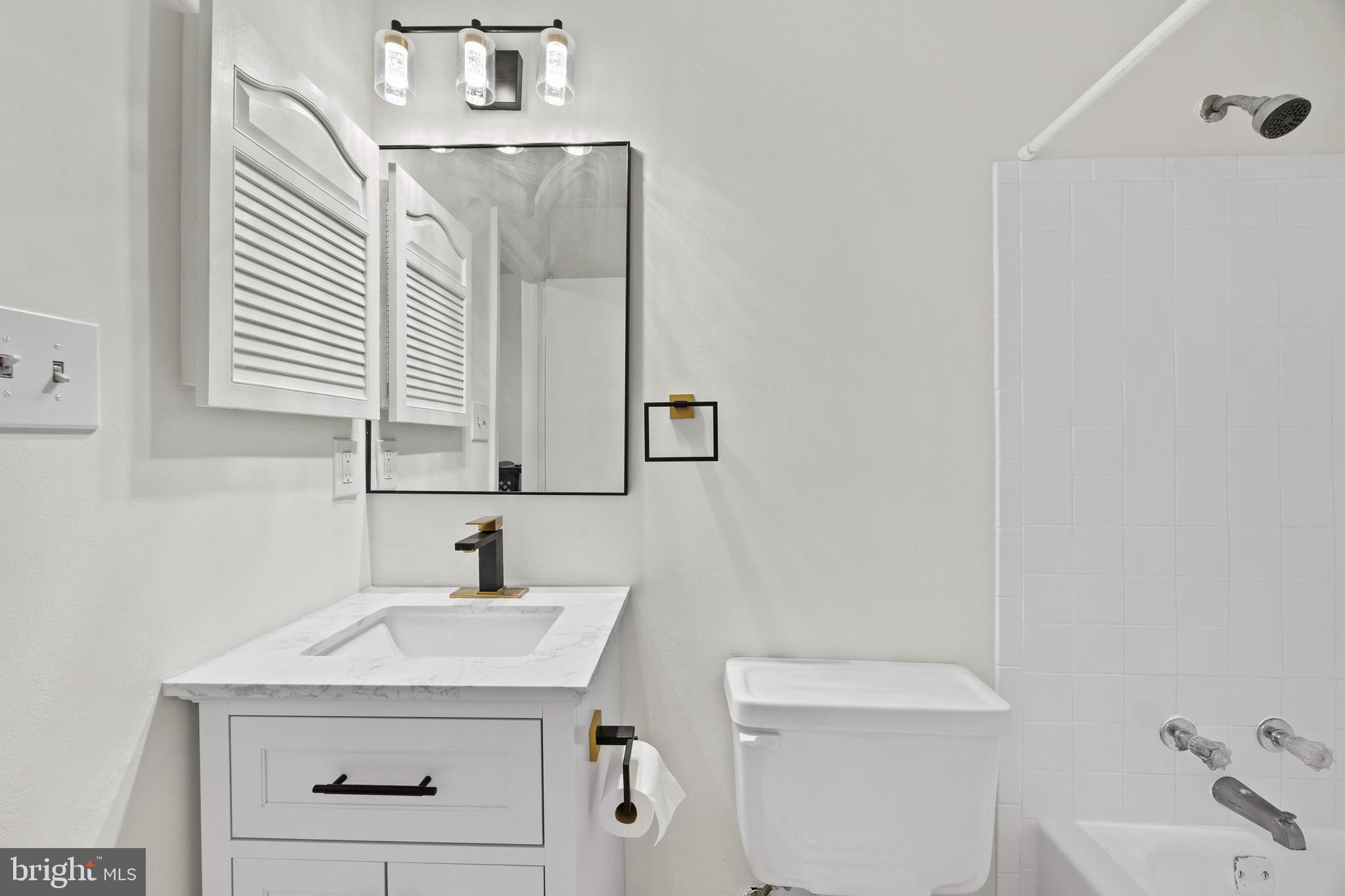 20017 SPUR HILL DRIVE